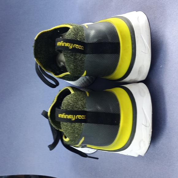 Nike React Infinity Run Flyknit Black Sonic Yellow Sneaker Shoe - Picture 6 of 7